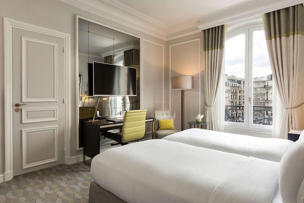 Hilton Paris Opera 8/81