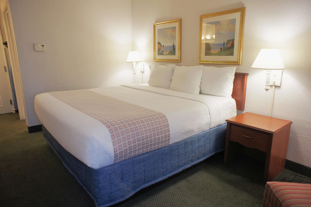 غرفة بسرير كينج، La Quinta Inn by Wyndham Ft. Lauderdale Tamarac East 7/10