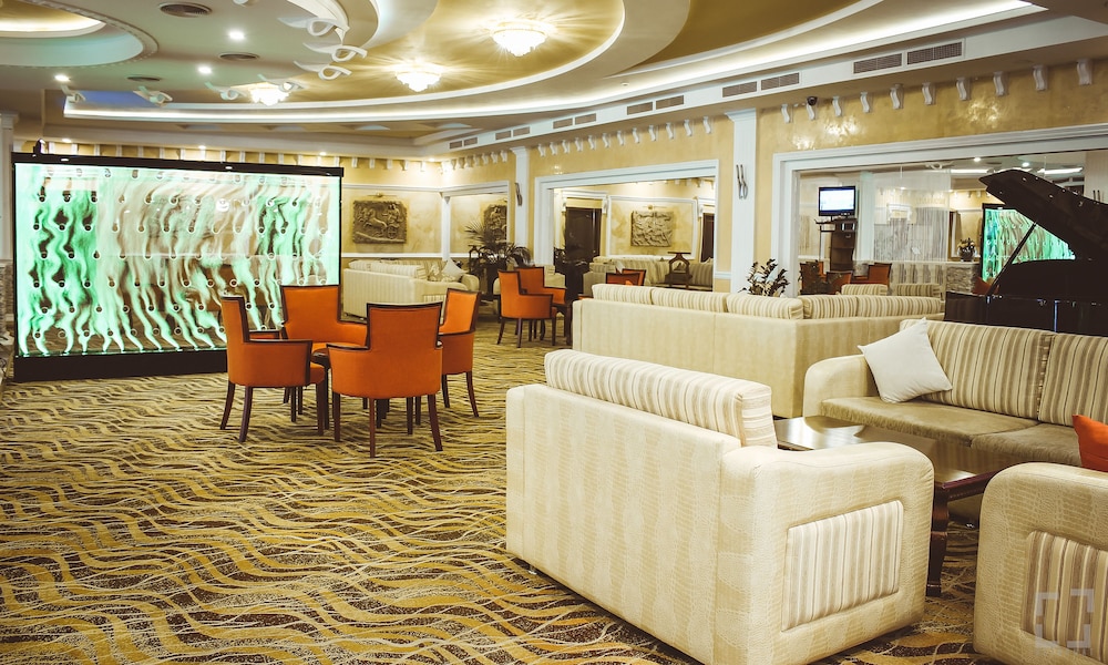 Golden Dragon Hotel 63/75