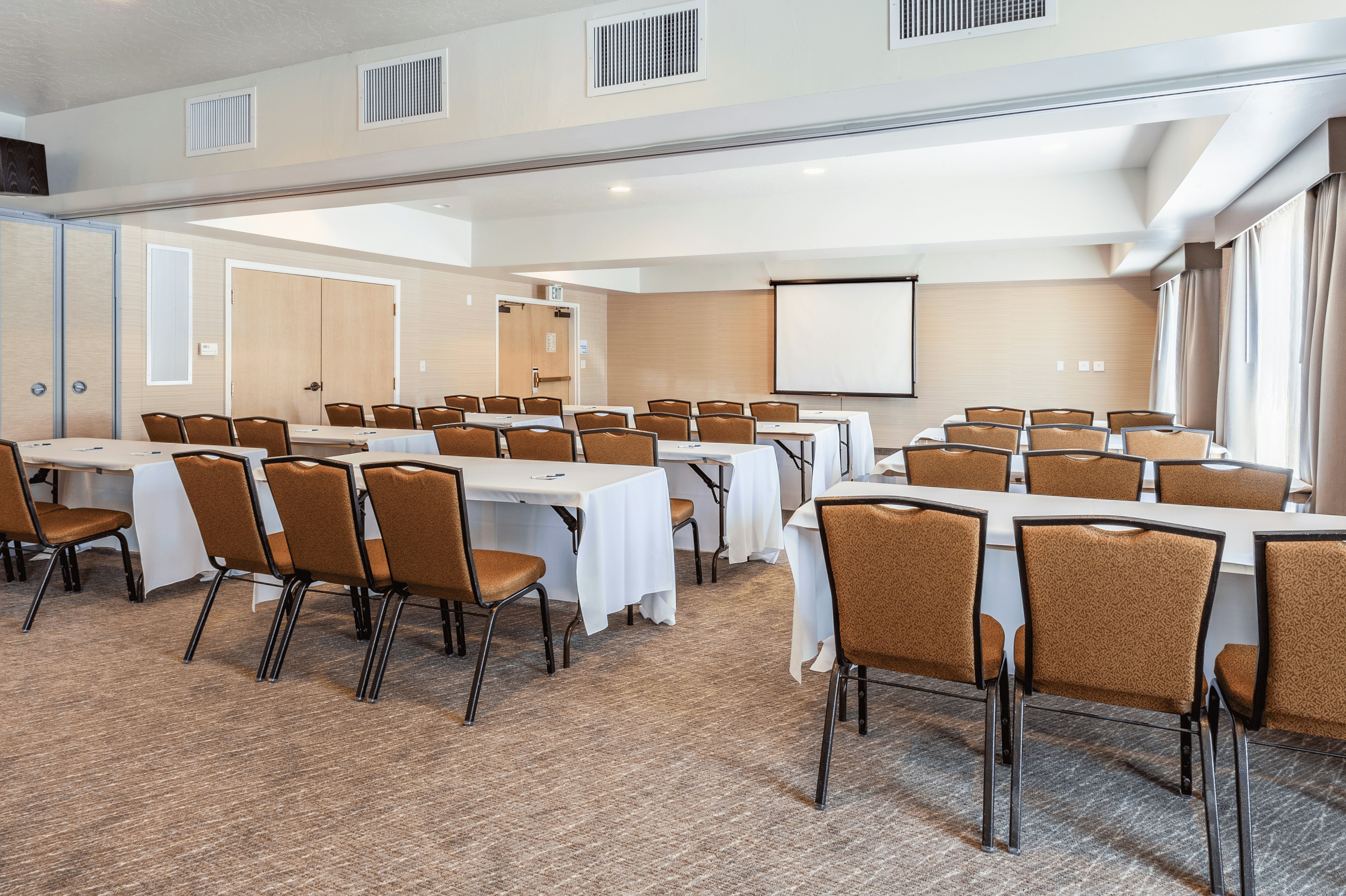 Holiday Inn Express Hotel Suites San Jose Morgan Hill 59/62