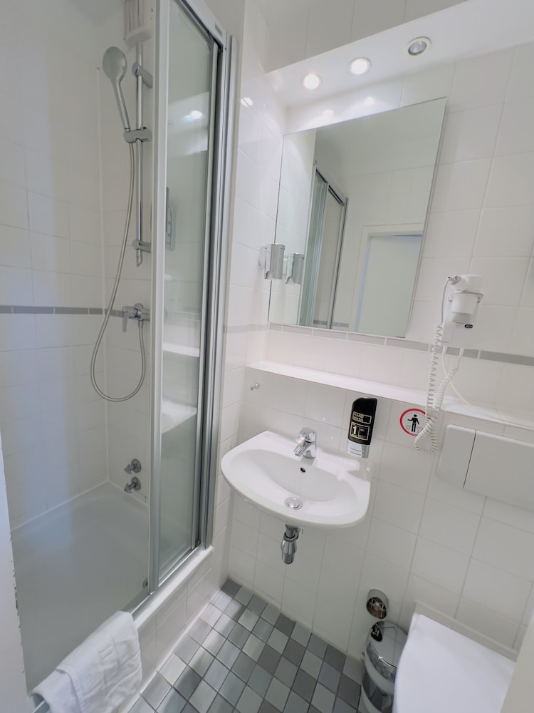 Elbbrucken Hotel 49/50