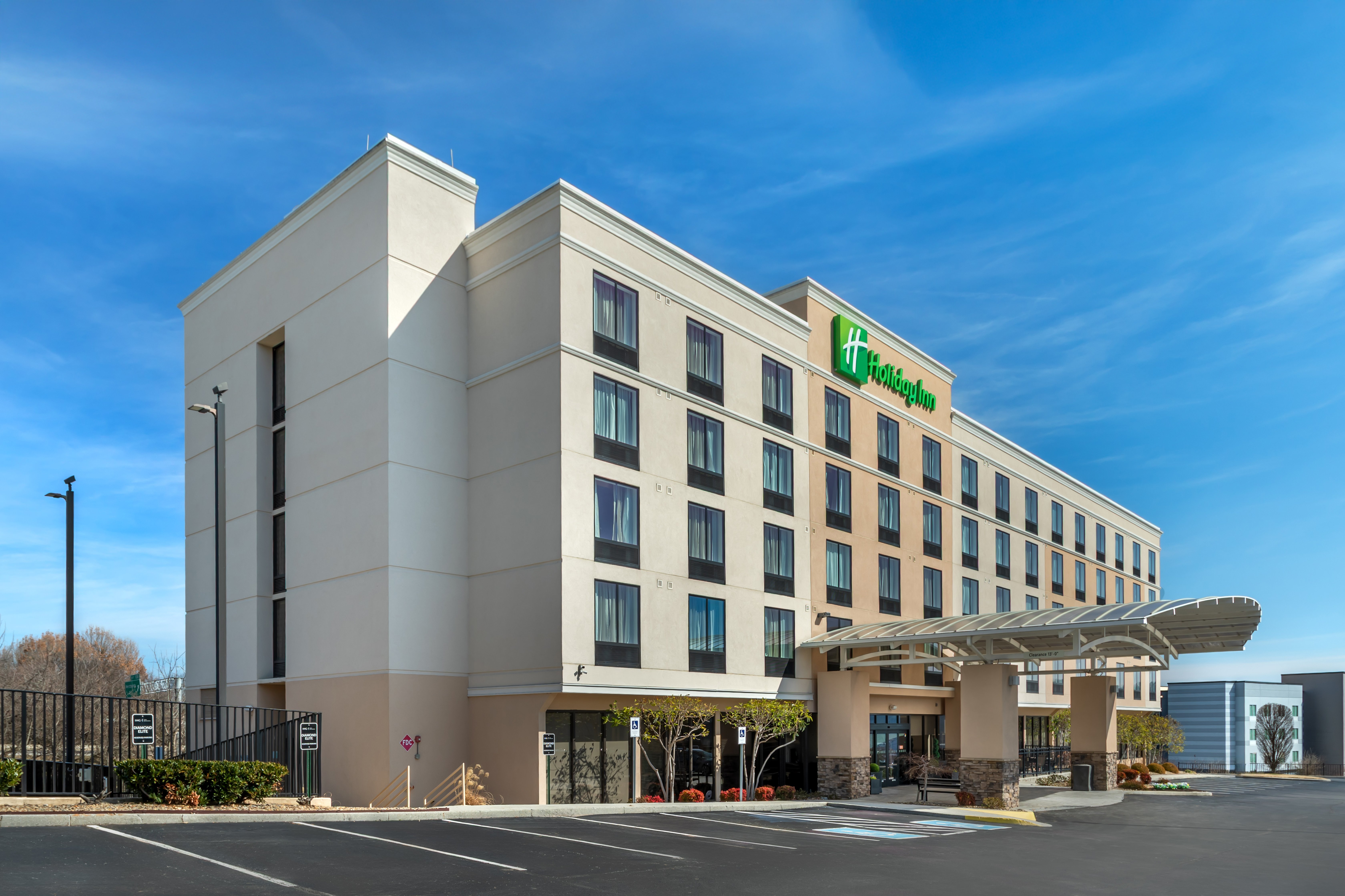 Holiday Inn Knoxville N - Merchant Drive 76/77