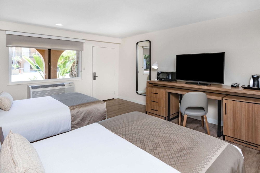 Wyndham Garden San Diego near SeaWorld 20/65