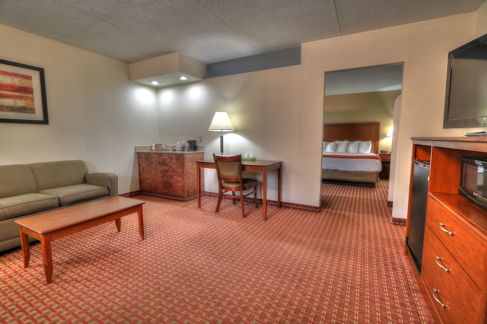 Crossroads Inn & Suites 39/68