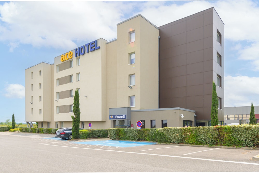 ACE HOTEL PARIS ROISSY 34/35