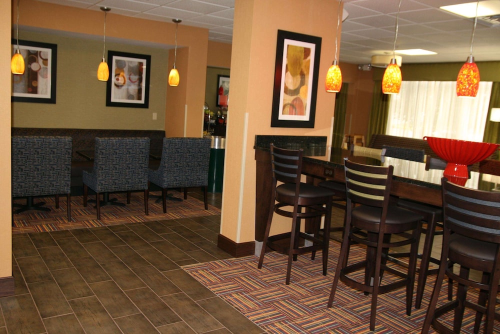 Hampton Inn Youngstown - North 62/80