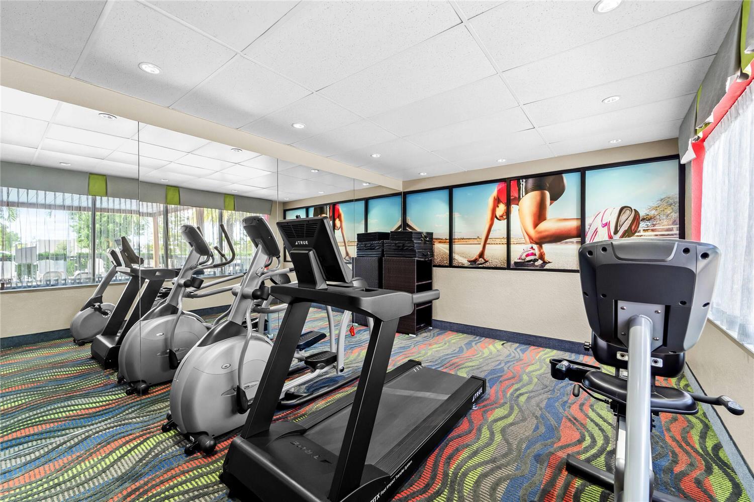 Days Inn Suites By Wyndham Fort Myers Near Jetblue Park 24/43