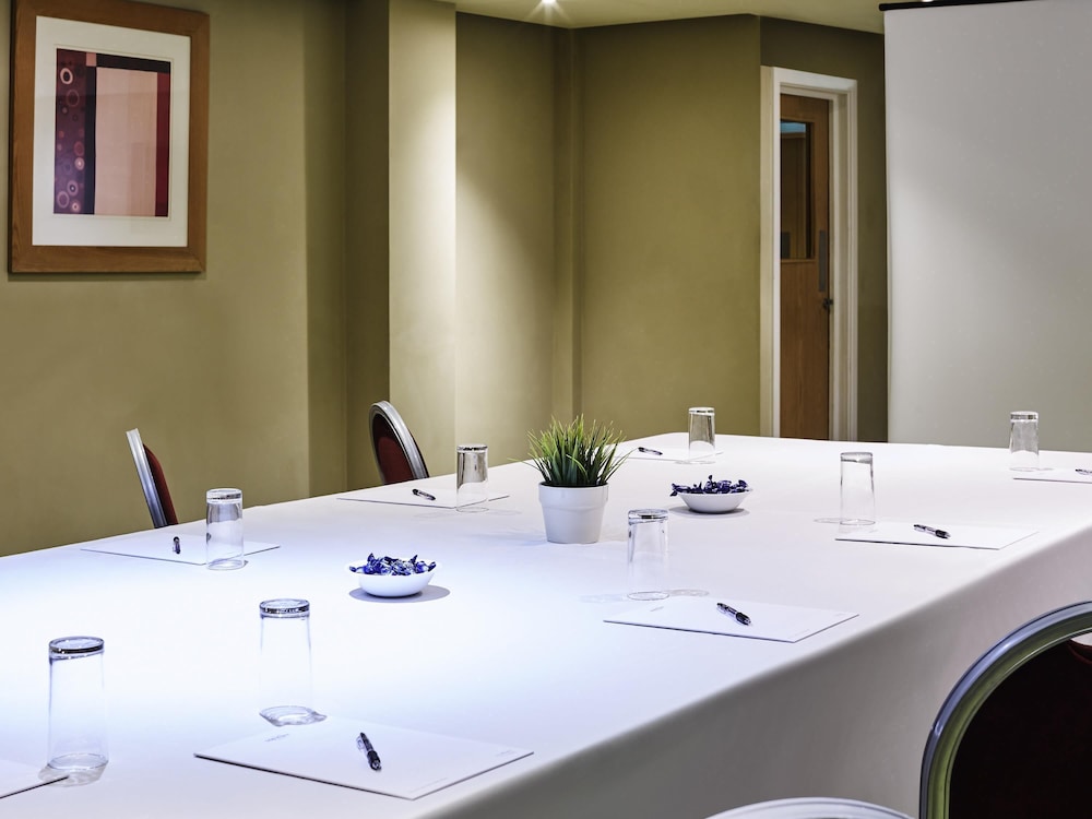 Mercure Newbury West Grange Hotel 58/72