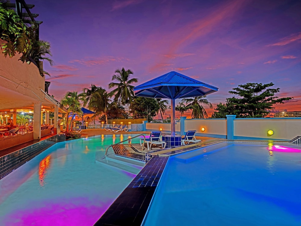 Atrium Beach Resort And Spa St Maarten A Ramada By Wyndham 30/64