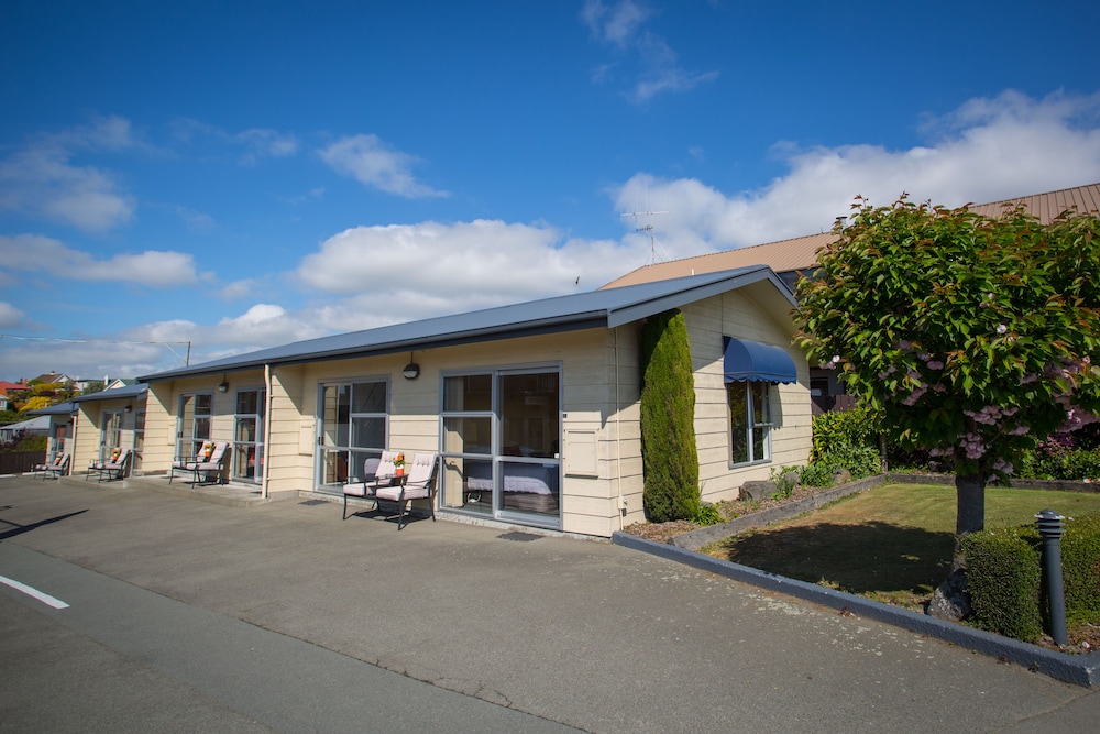 Homestead Lodge Motel 45/50