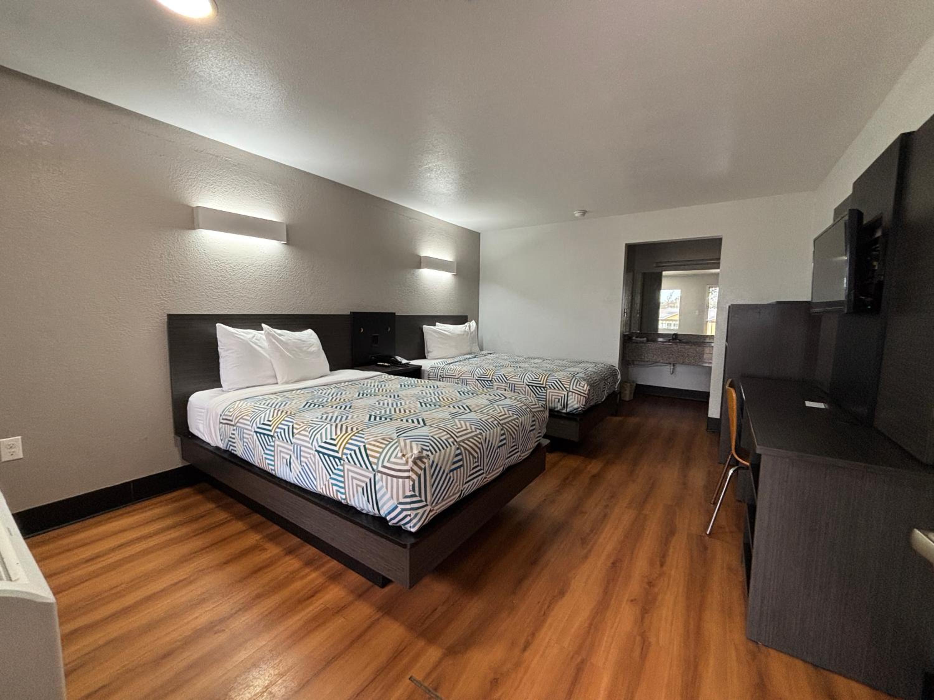 ROOM, QUADRUPLE, ACCESSIBLE