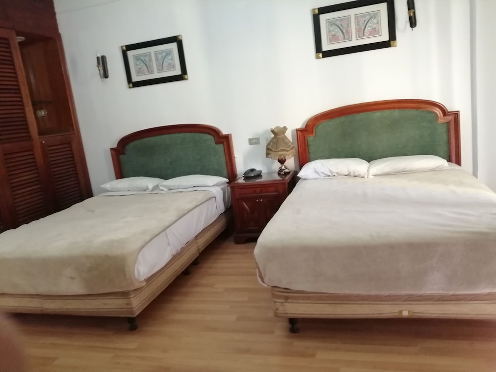 ROOM, TRIPLE