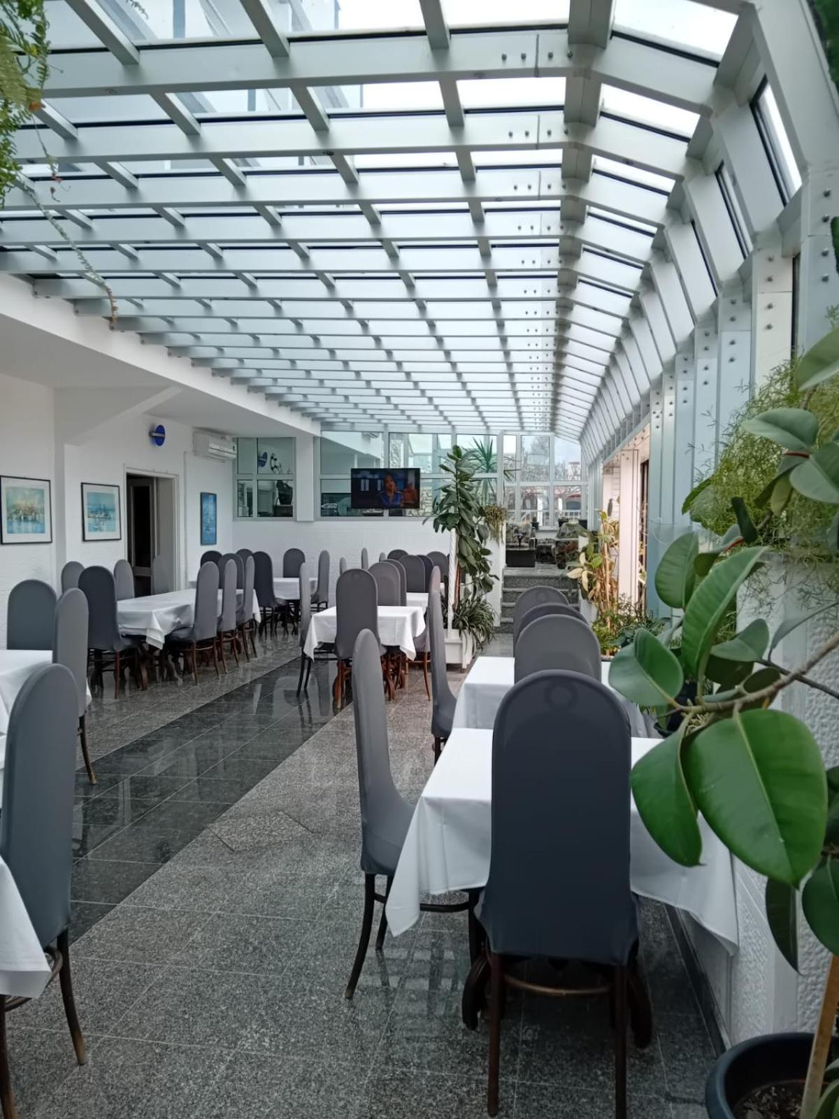 Biser Hotel 12/55
