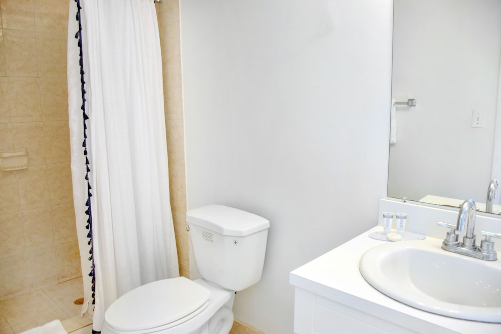 Coral Reef Suites 69/75