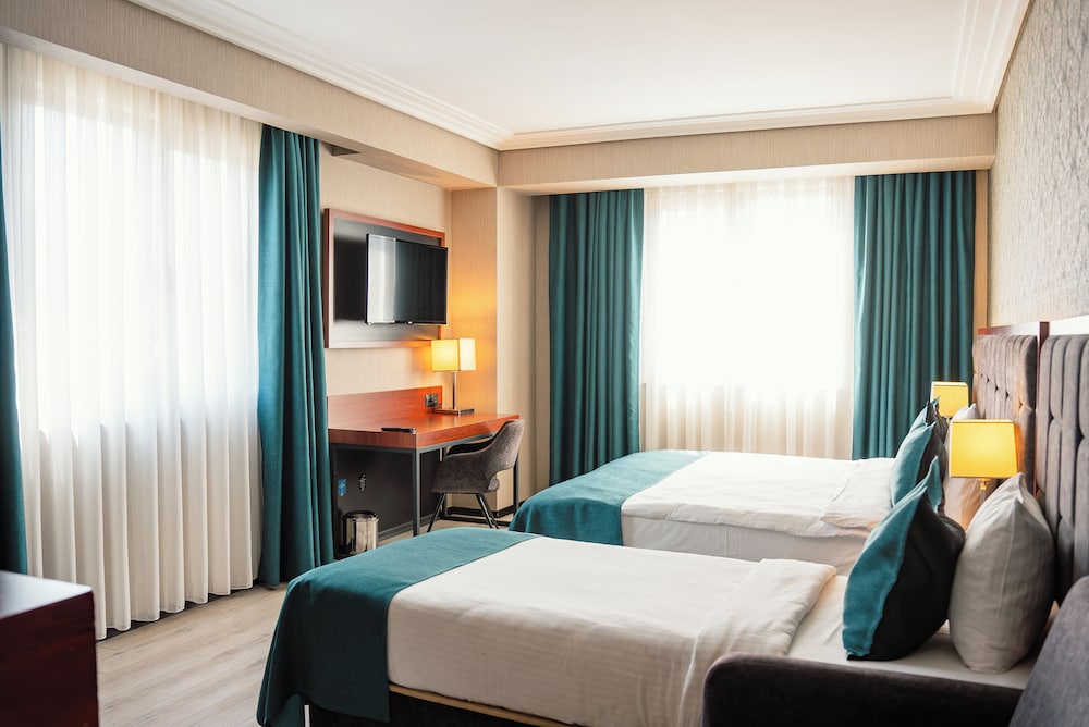 Grand Vaves Hotel 13/58