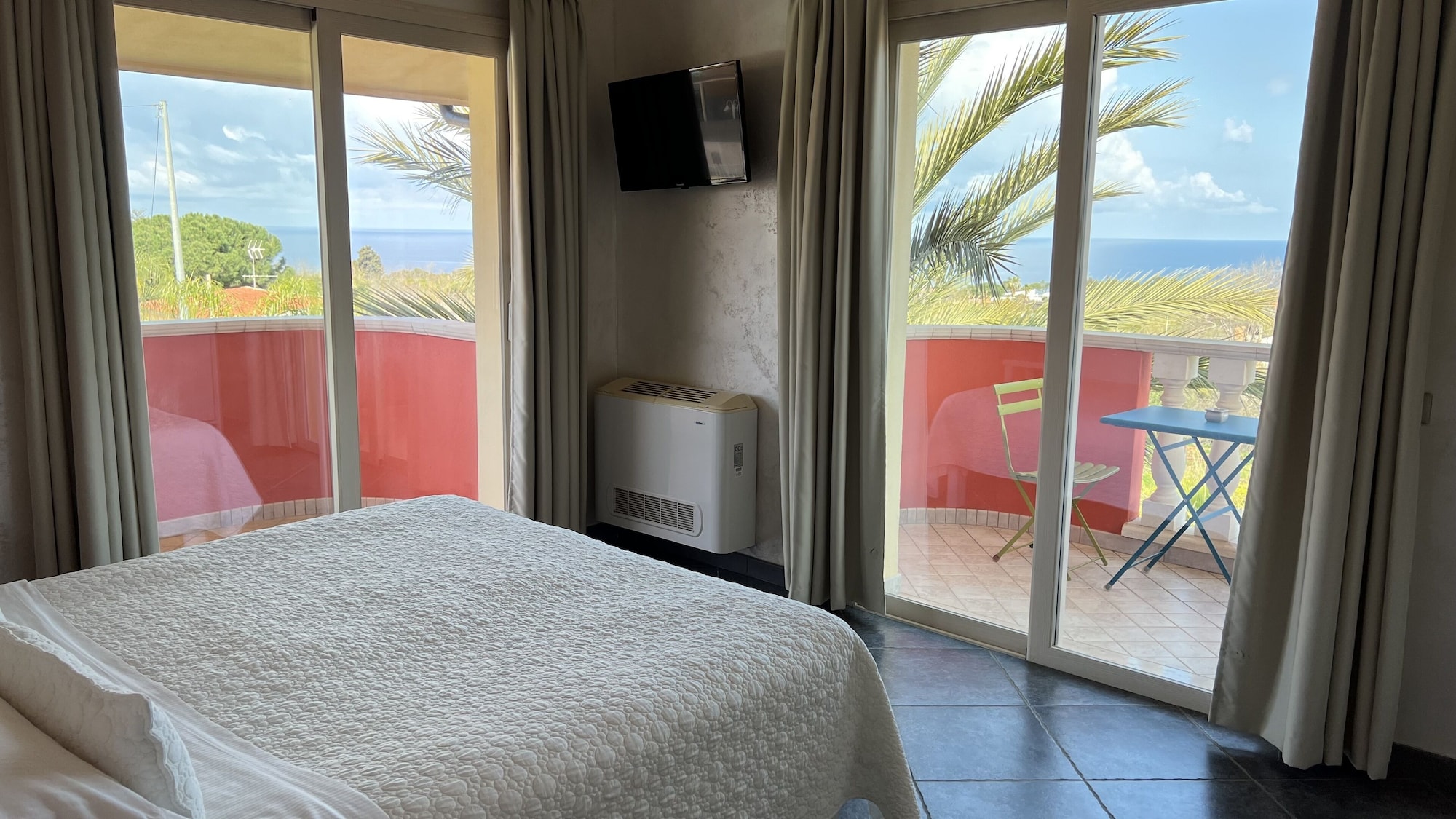 TOWER, PANORAMIC, SUITE, QUEEN BED