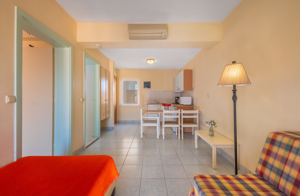Pavlos Hotel 39/51