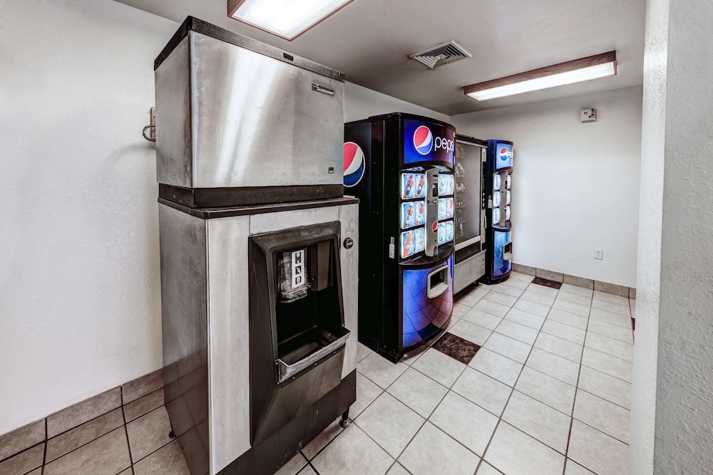 Motel6 Niantic, CT - New London 27/46