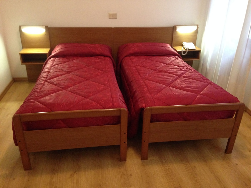Hotel Caprera 13/23