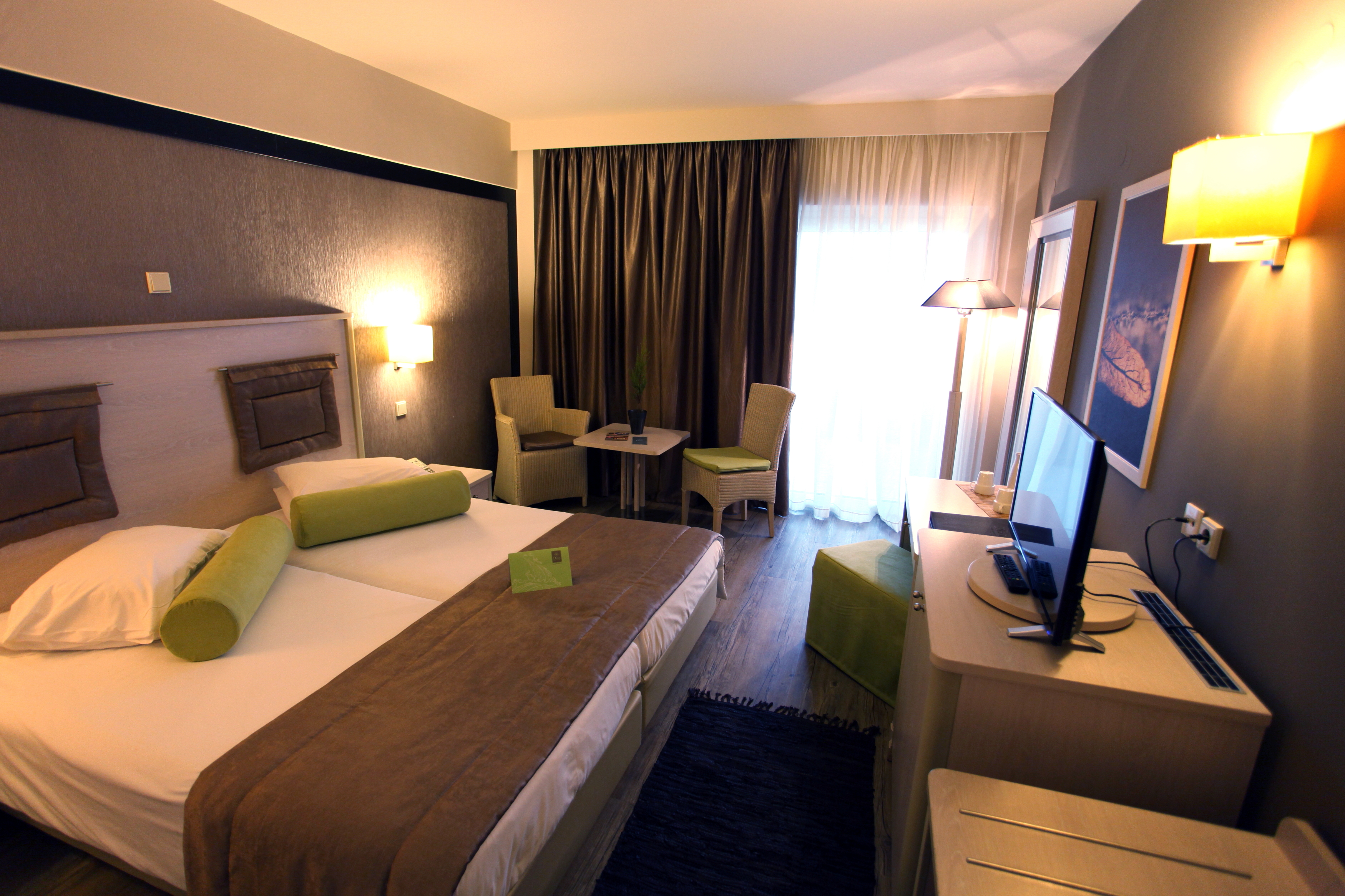 Classic, Double Bed, Land View