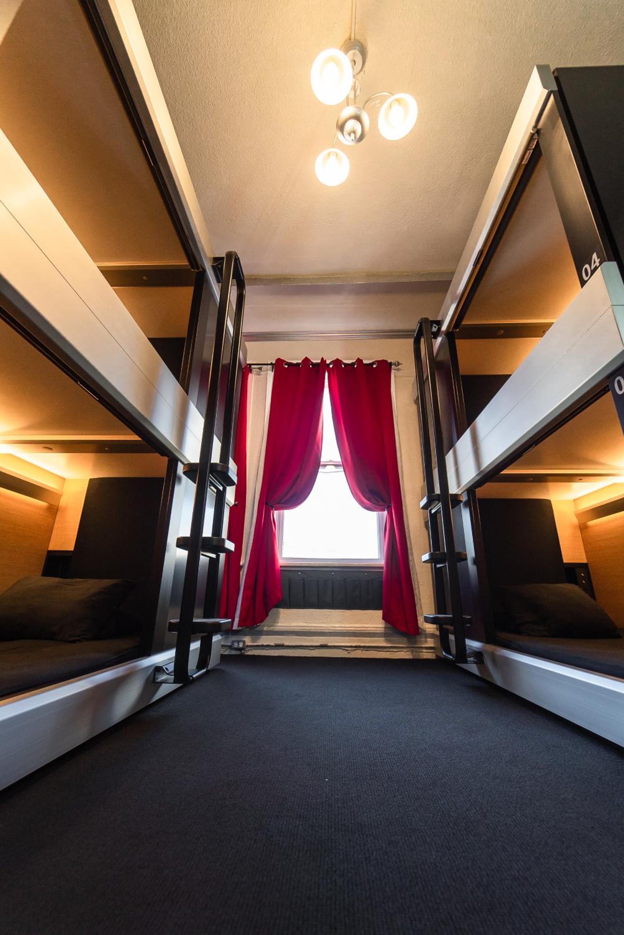 Capsule, Male Dorm, 4 People