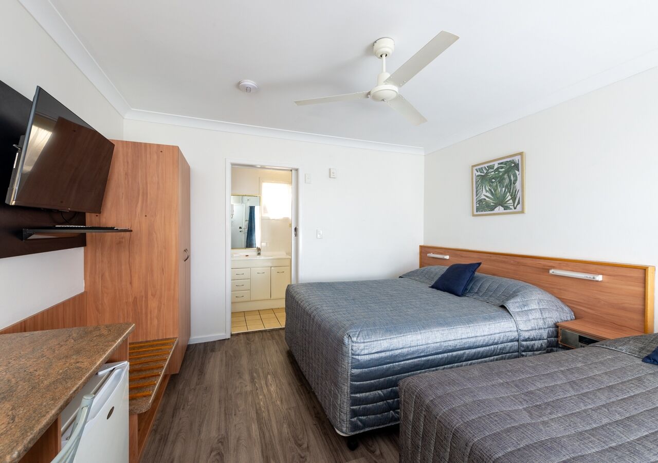 BUDGET, TWIN BEDS