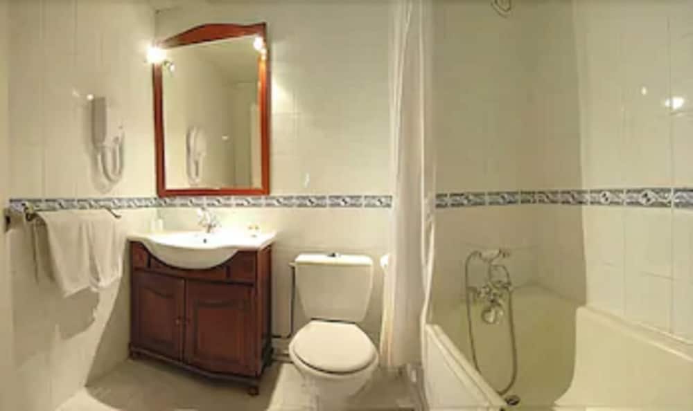 HOTEL DU CHATEAU 51/53