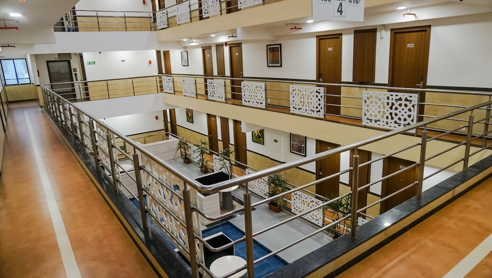 Siesta Navi Mumbai 3/41
