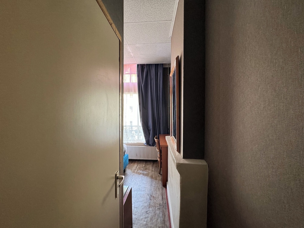 Di-Ann Hotel 61/67