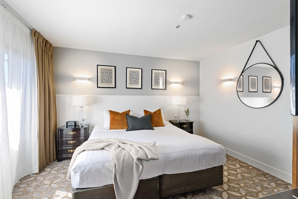 2 BEDROOMS, EXECUTIVE, SUITE