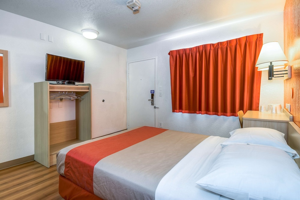 Motel6 Corona, CA - Norco 38/70