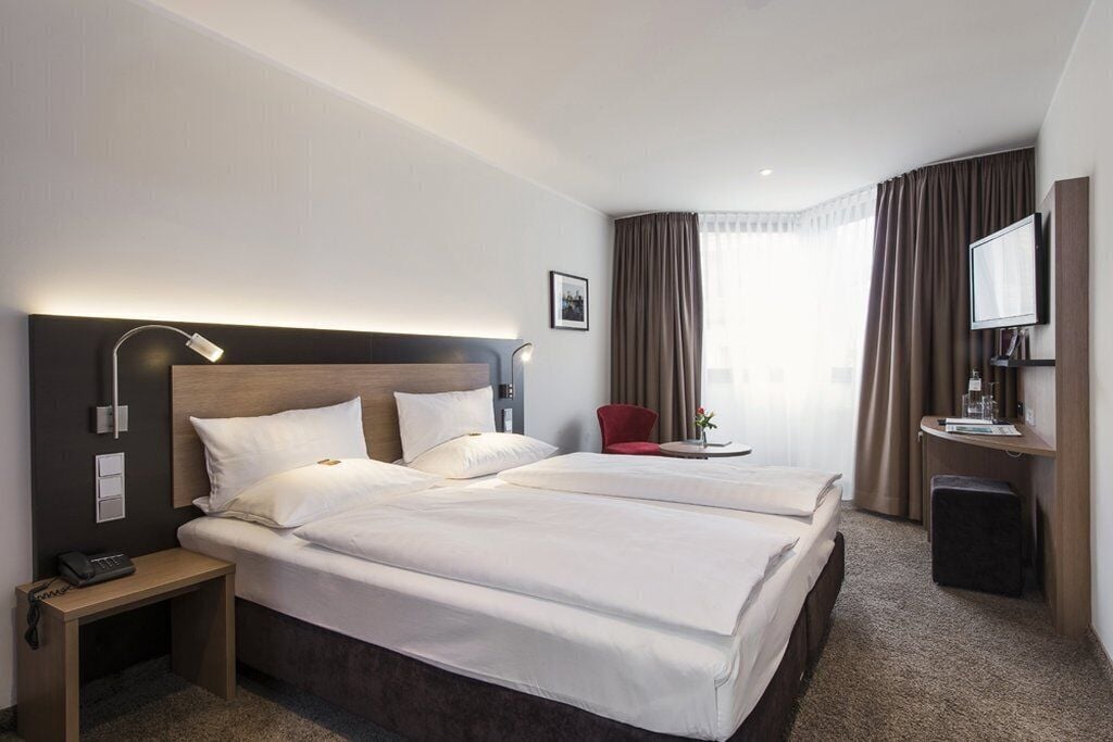SUPERIOR, KING BED