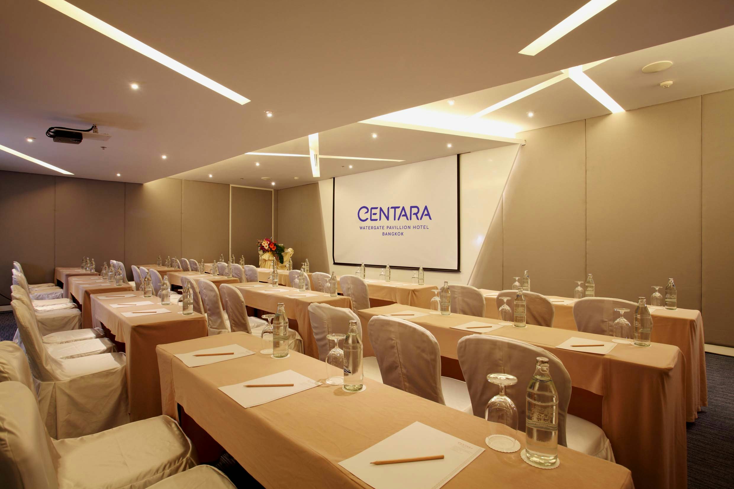 Centara Watergate Pavilion Hotel Bangkok 73/87