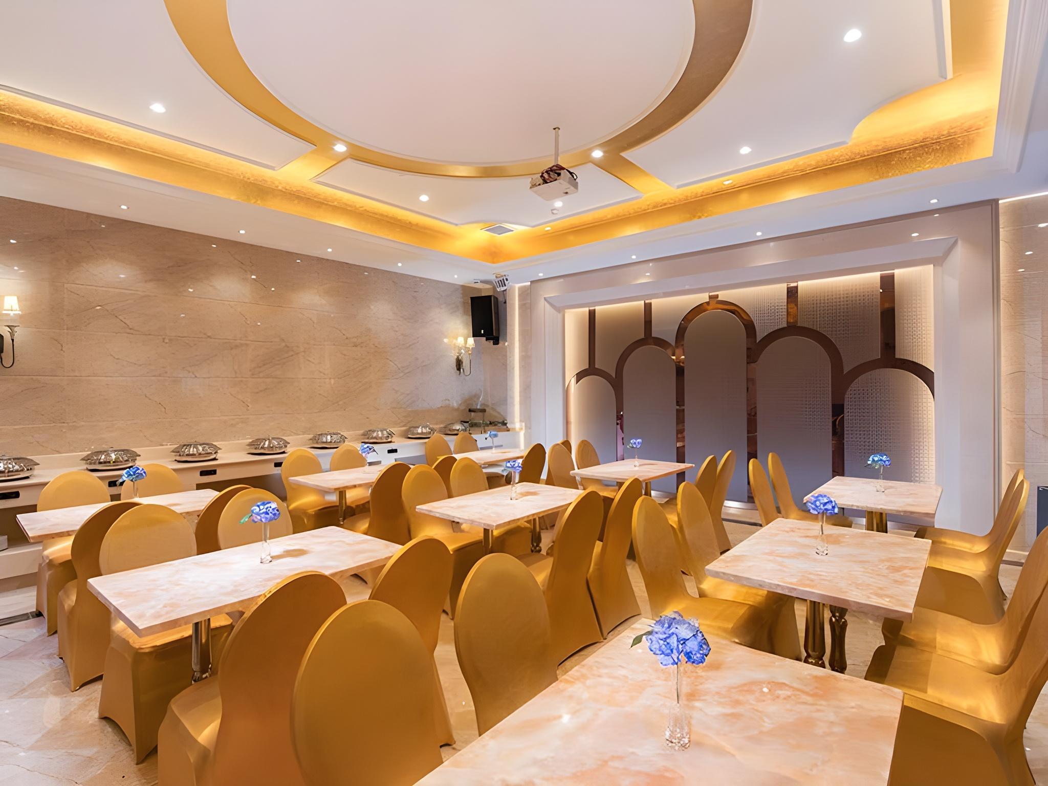 Vienna Hotel (Shenzhen Buji Metro Station) 28/37