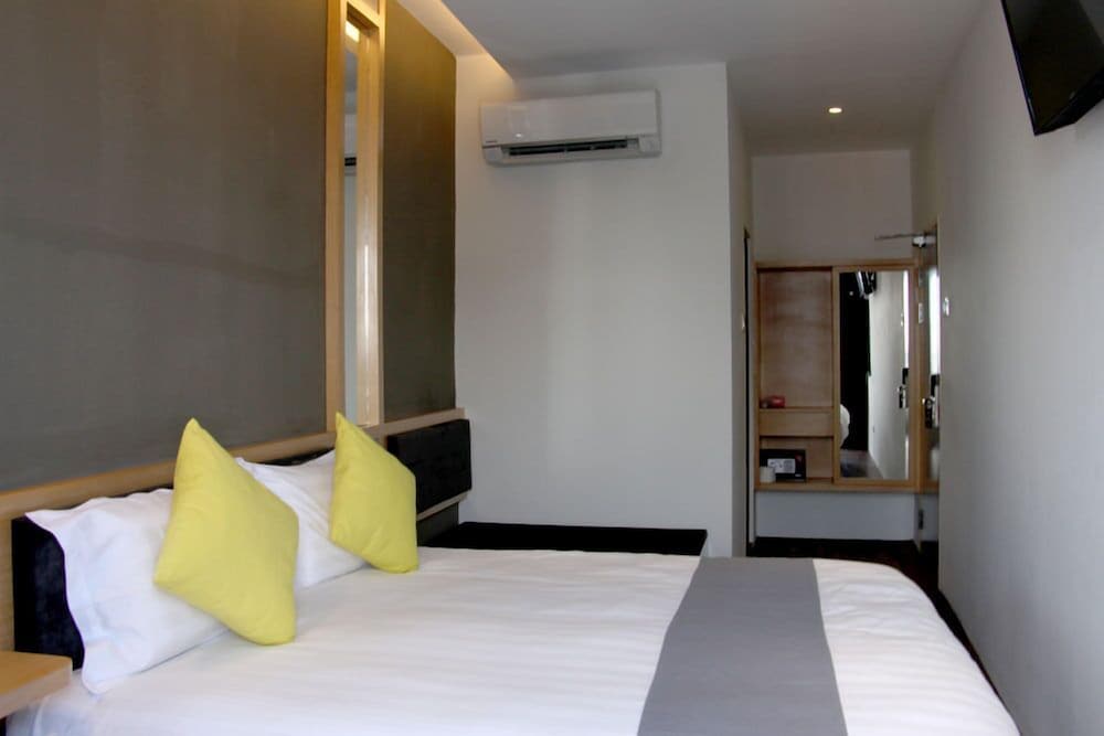 B Street Hotel 25/52
