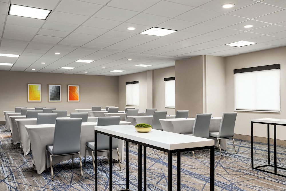 Holiday Inn Express Hotel And Suites Birmingham Irondale East 37/50