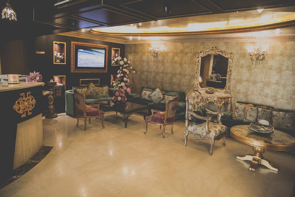 QUEENS SUITE HOTEL 47/61