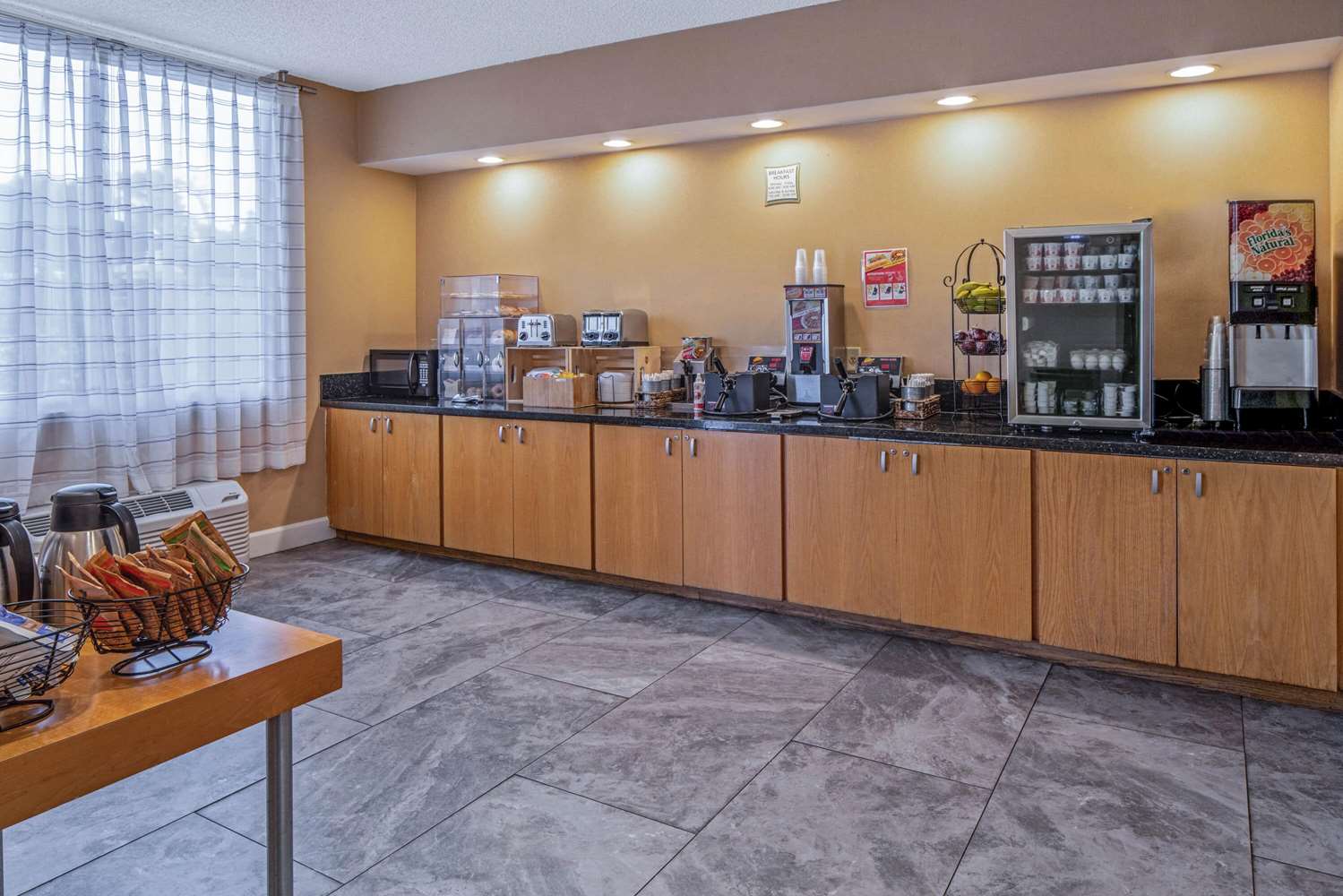 La Quinta Inn Suites By Wyndham Naples Downtown 7/48