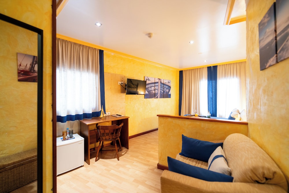 Hotel A. G. Porcillan 28/46