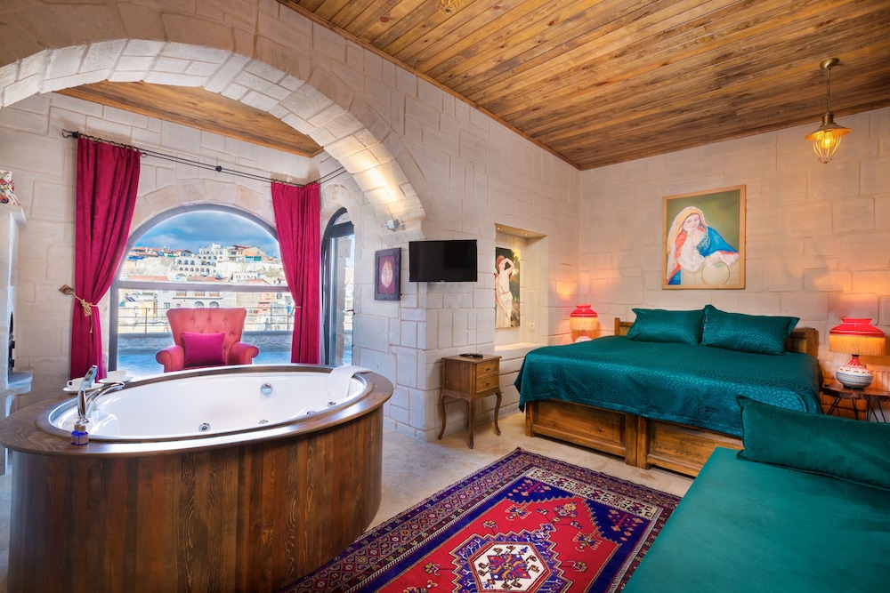 Megaron Cave Hotel 4/46