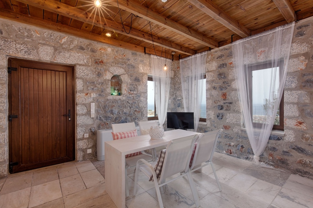 Aegila Boutique Hotel 2/50