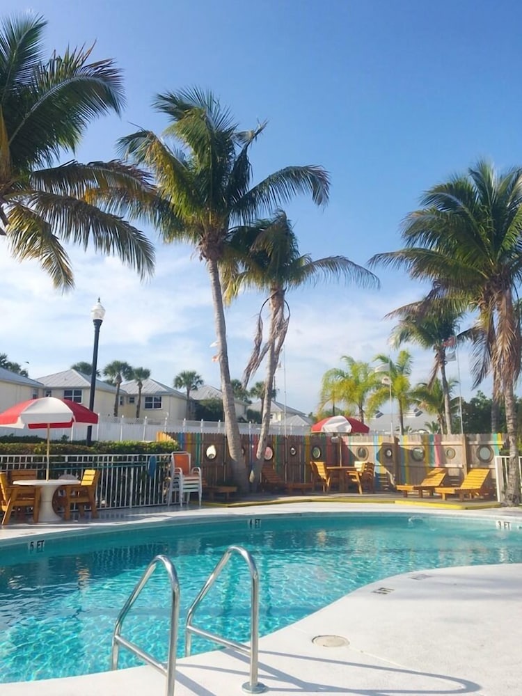Capt Hiram S Resort 5/59