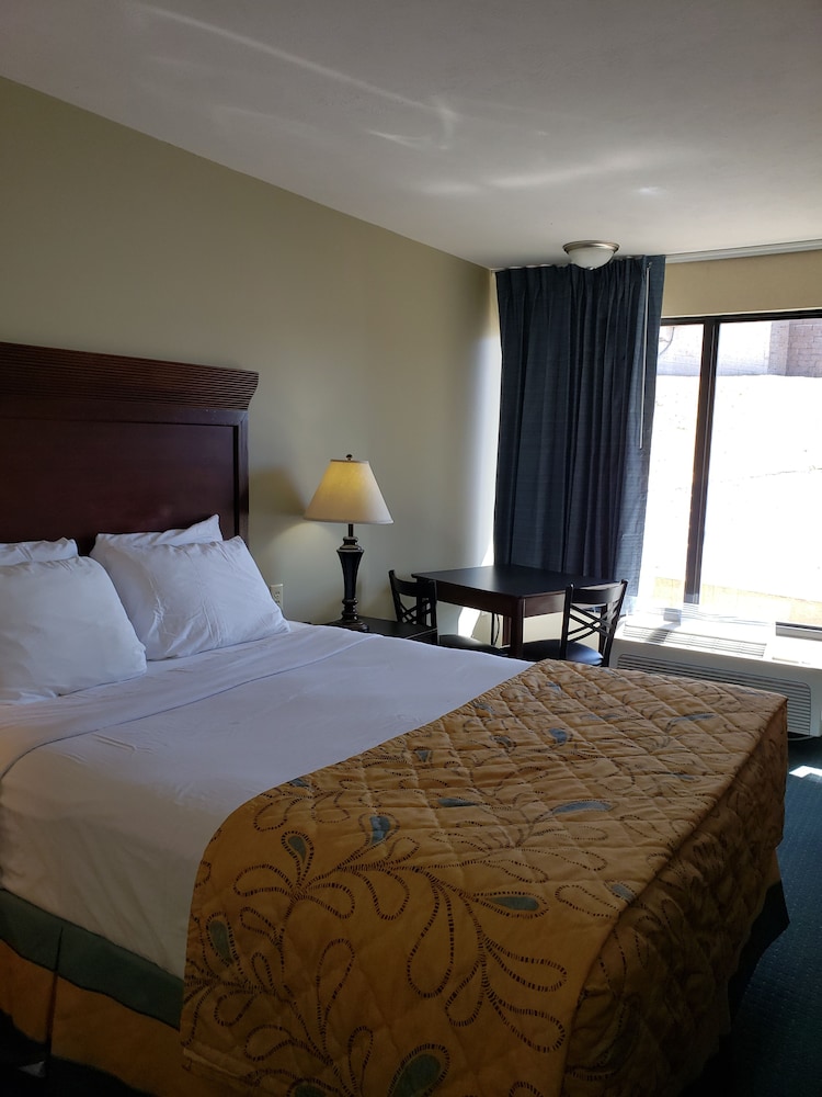 Suburban Studios Branson On The Strip 16/21