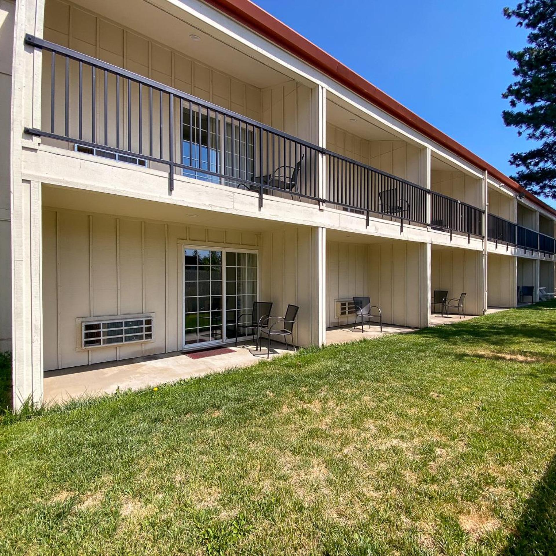 Sisters Inn & Suites 11/15