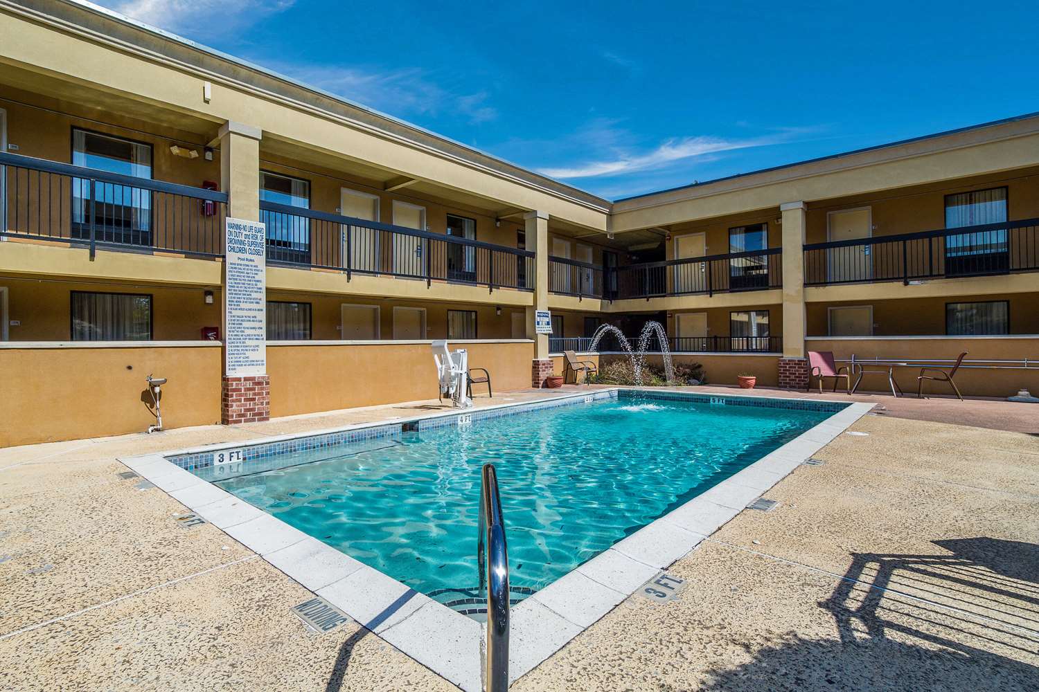 Quality Inn and Suites Conference Center Statesboro Historic District 32/33
