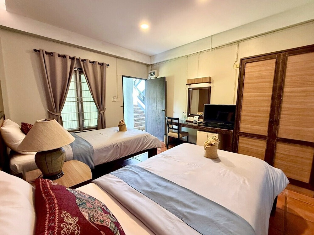 ROOM, TWIN BEDS