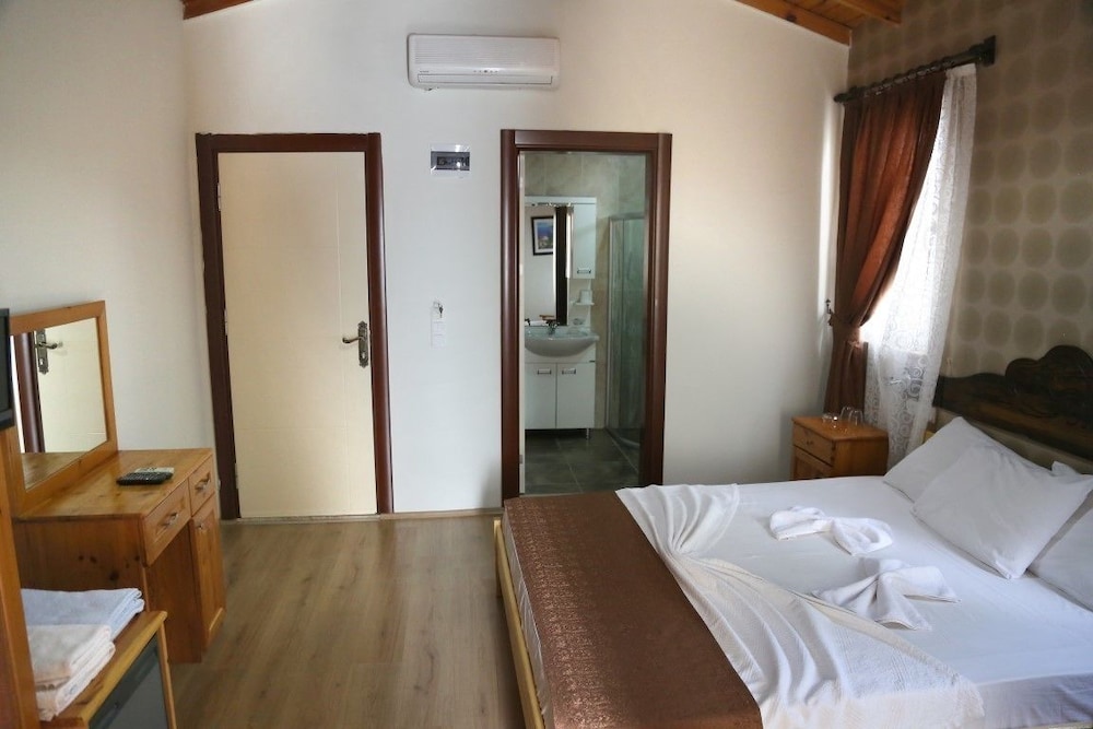Arkadas Hotel 8/33