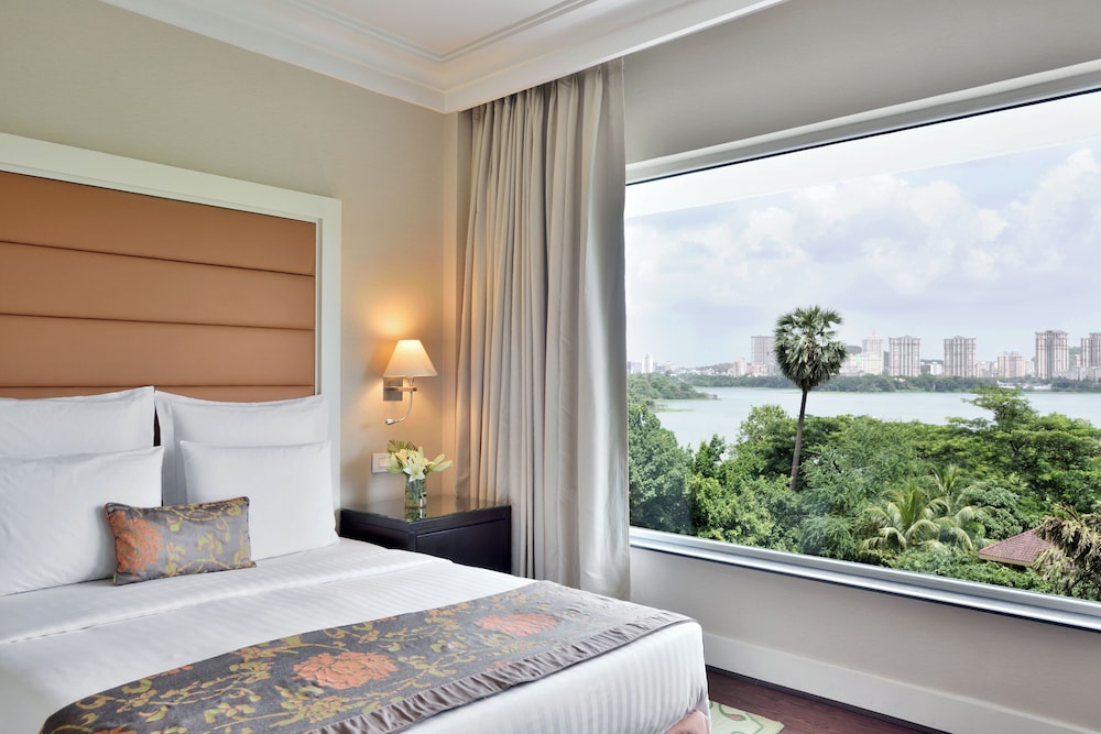 APARTMENT, QUEEN BED, LAKE VIEW