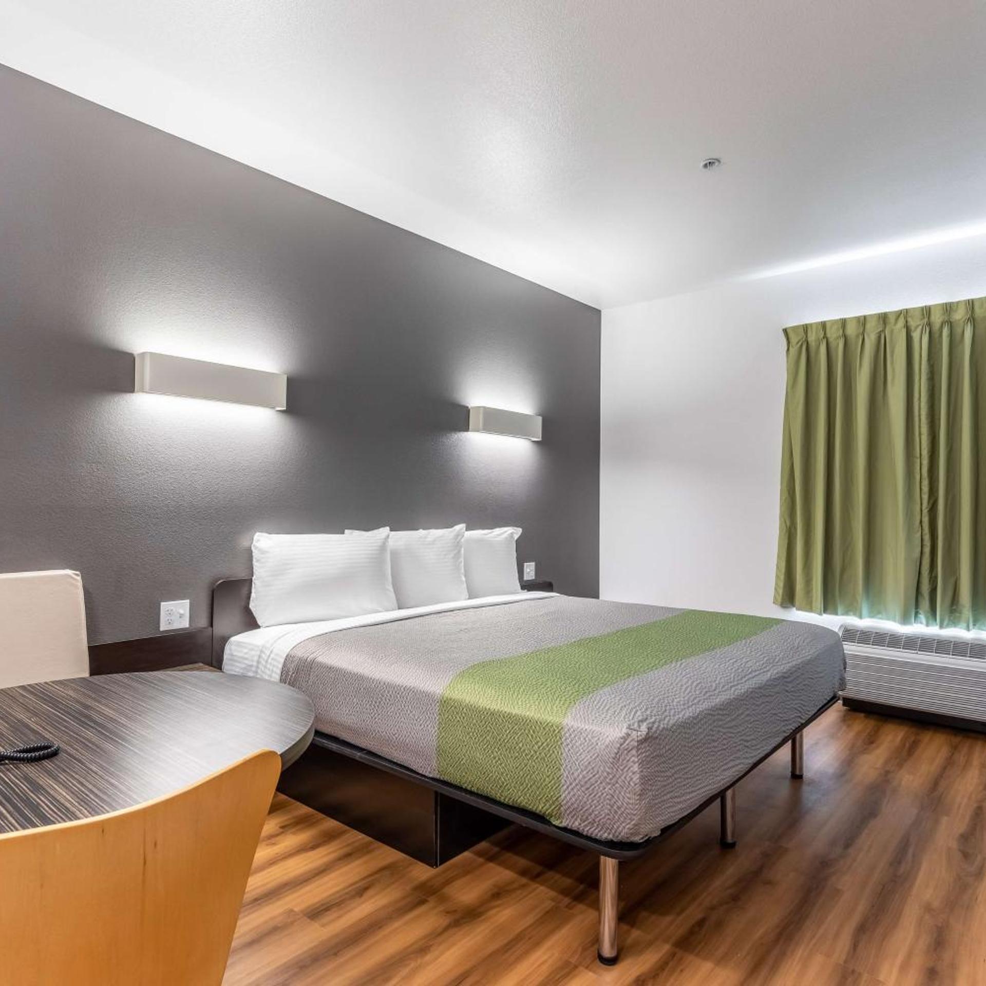 ROOM, KING BED, ACCESSIBLE