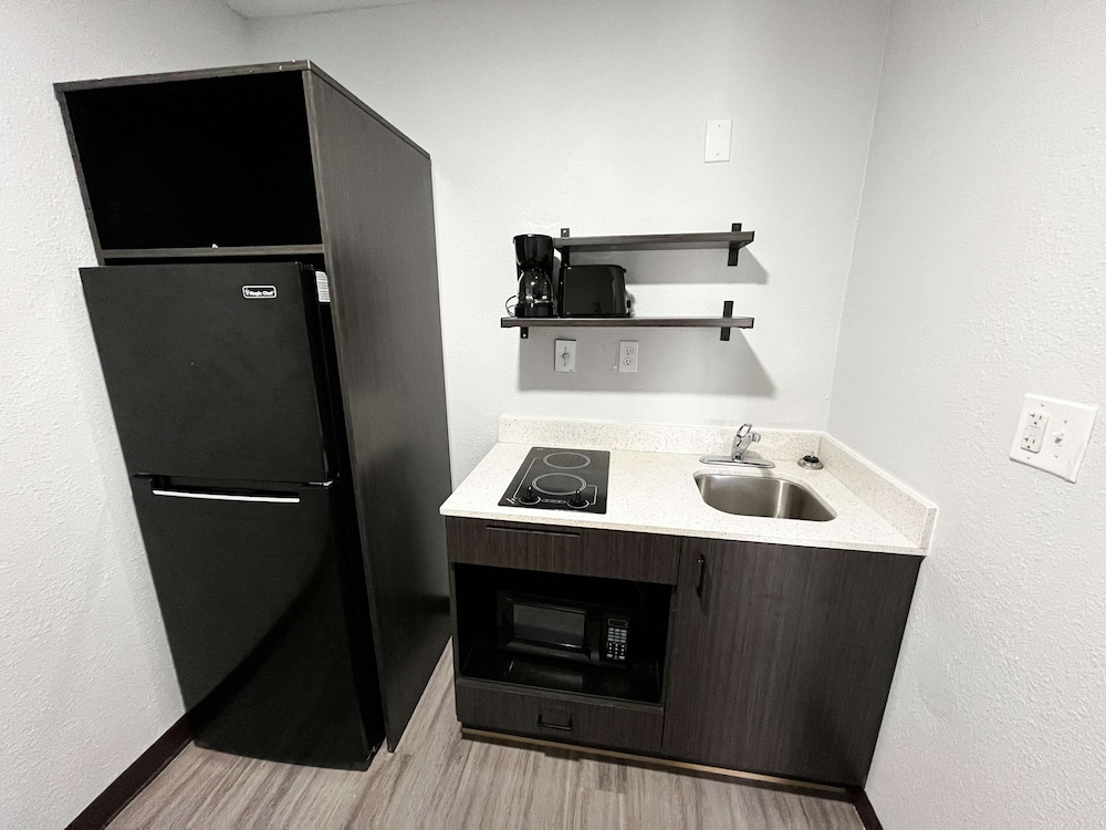 Standard, King Bed, Kitchenette, Smoking, Studio6 Lafayette, LA - I-10 & I-49 N 4/4
